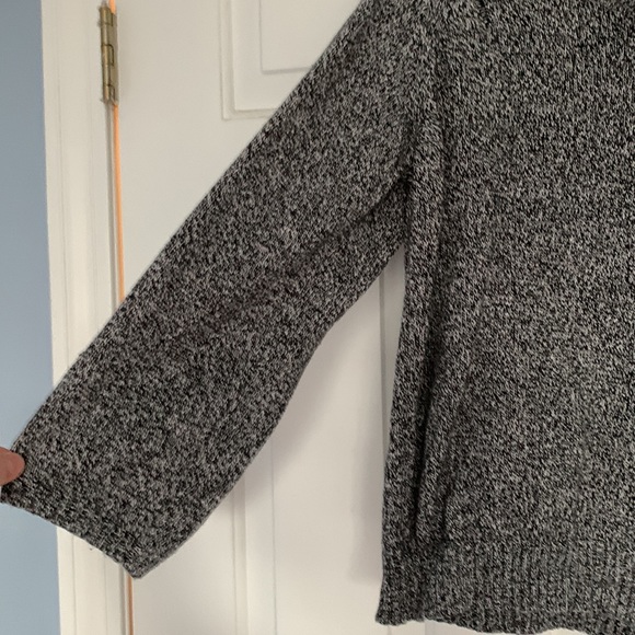 Black and White Turtleneck Sweater - Picture 4 of 4